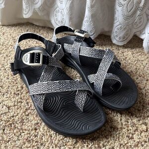 Chaco Z/Volv 2 Sandals Verdant Black White Toe Loop Straps Womens 9 Hiking Trail